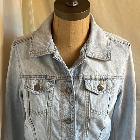 EUC Mossimo Supply Co. Size Small light wash Denim Jacket - Picture 3 of 13